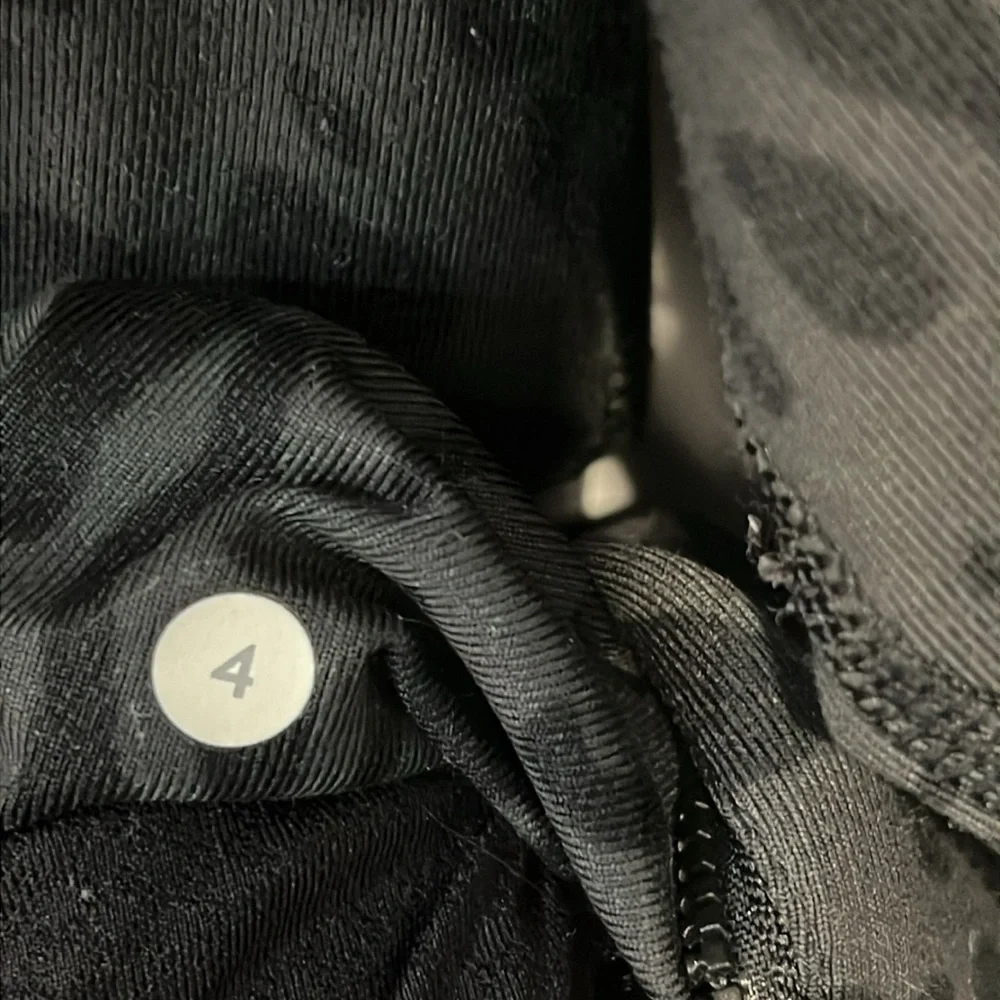 Lululemon Grey Black Namaskar Leopard Animal Swirl zip up scuba hoodie size 4 - Picture 9 of 16